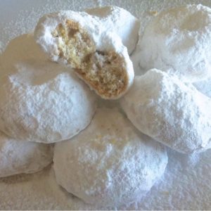 Kourabiedes mit Mandeln pro 100g (ca. 35-40 stk kilo) Ηausgemacht