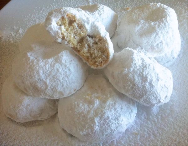 Kourabiedes mit Mandeln pro 100g (ca. 35-40 stk kilo) Ηausgemacht